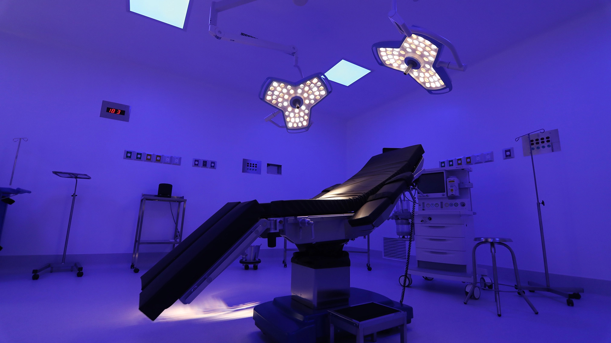 Instalaciones de hospital EMA con quirófanos modernos